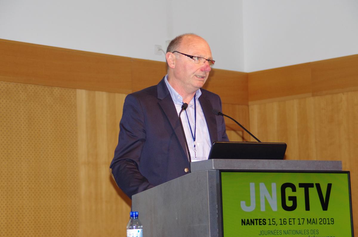 Philippe Lepage, praticien à la SNGTV, a déclaré que 750 000 vaches pourraient être dispensées d’un trai-tement antibiotique sur les 850 000 vaches éligibles au tarissement sélectif,