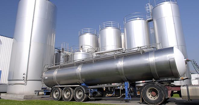 En France comme dans l’union européenne, la collecte laitière continuait de reculer à la fin de l’année 2021, indique l’Idele dans le dernier numéro de Tendances lait viande. © Photoagriculture/Adobe Stock