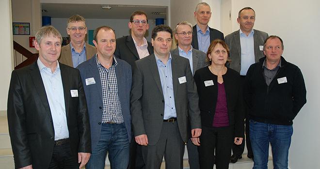 Les présidents (en première ligne) et les directeurs des 5 entreprises de conseil élevage formant le Groupe Seenergi. Photo : N. Tiers/Pixel image