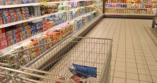 La part du lait représente 15% du prix du yaourt et 43% du prix de l'emmental. Crédit photo : galam/Fotolia