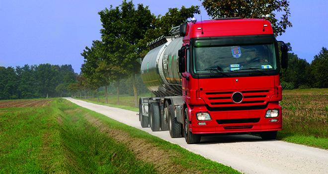 Le producteur attend de la coopérative qu'elle rémunère la matière première à un bon prix, mais aussi qu'elle pérenise la collecte de son lait. 