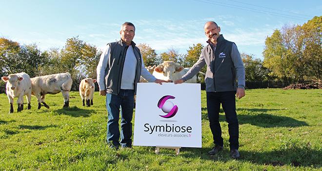 Les deux présidents Paul Langevin de HBC (à gauche) et Bruno Bechet de PHF (à droite) dévoilent le logo de la nouvelle association Symbiose créée pour mutualiser les outils informatiques des deux structures. Photo : symbiose
